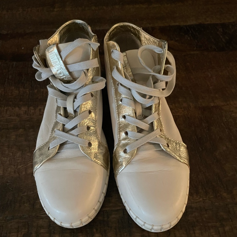 Andia Fora Leather Sneaker